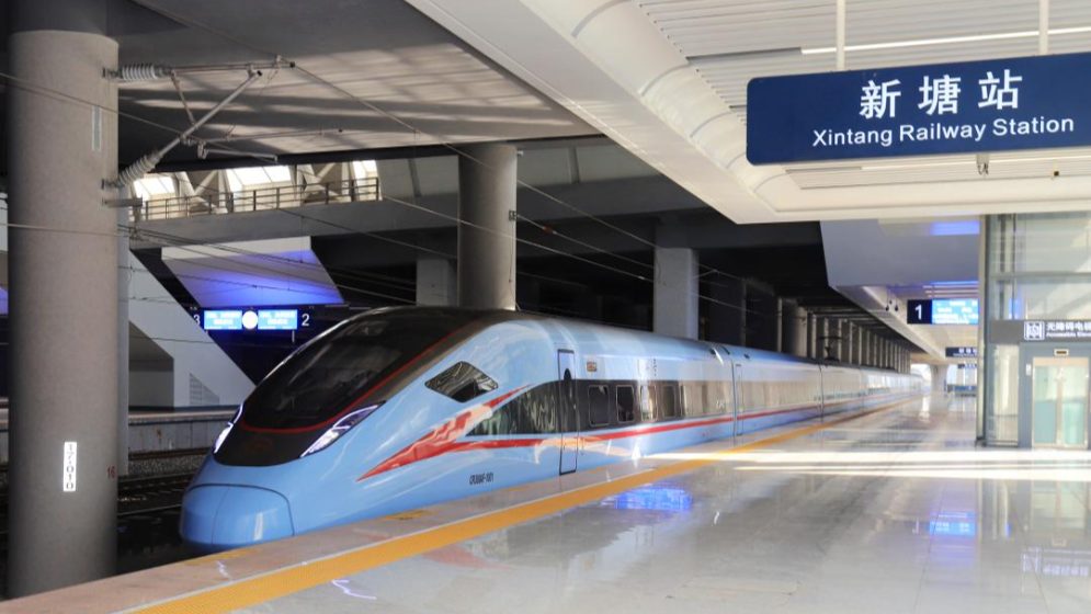 1月5日從香港首發(fā)的G6552次列車抵達(dá)新塘站。