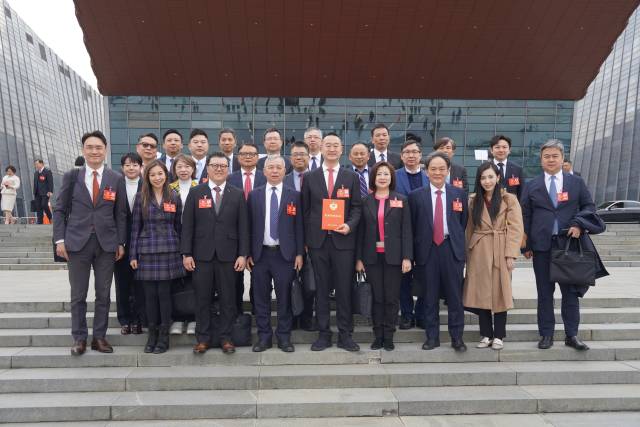 廣東省政協(xié)十三屆三次會(huì)議在廣州開幕。