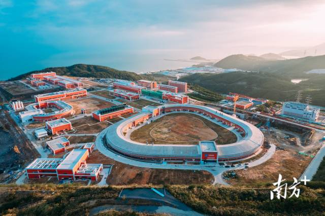 國家兩大科學(xué)裝置的項(xiàng)目建設(shè)現(xiàn)場(chǎng)