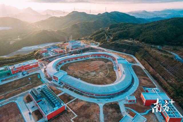 國家兩大科學(xué)裝置的項目建設(shè)現(xiàn)場