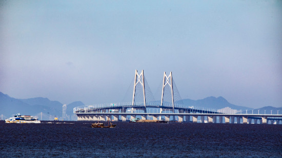 聯(lián)通粵港澳大灣區(qū)的港珠澳大橋。圖片來源：南方日?qǐng)?bào)