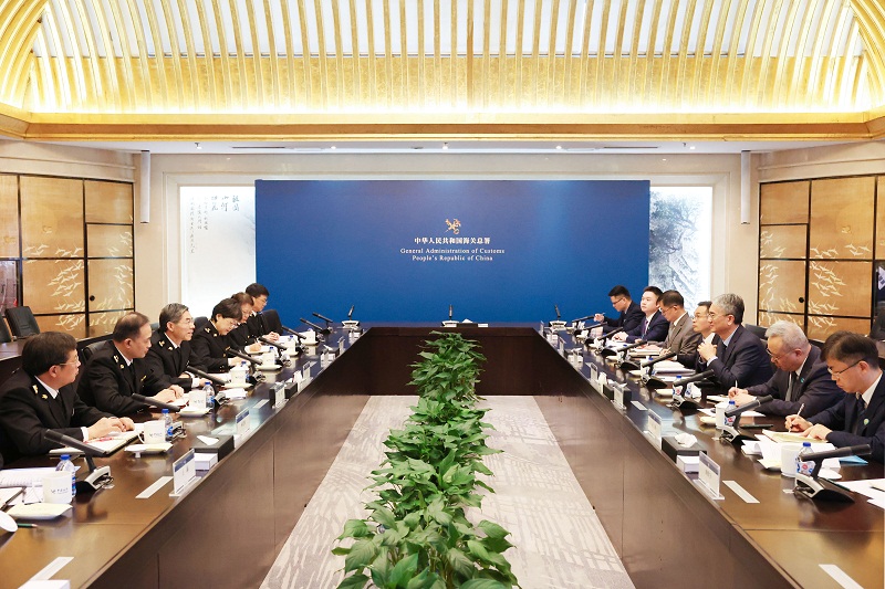圖為：海關(guān)總署副署長王令浚會見澳門特區(qū)政府行政法務(wù)司司長張永春
