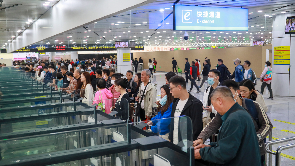 拱北口岸單日通關(guān)客流創(chuàng)五年新高
