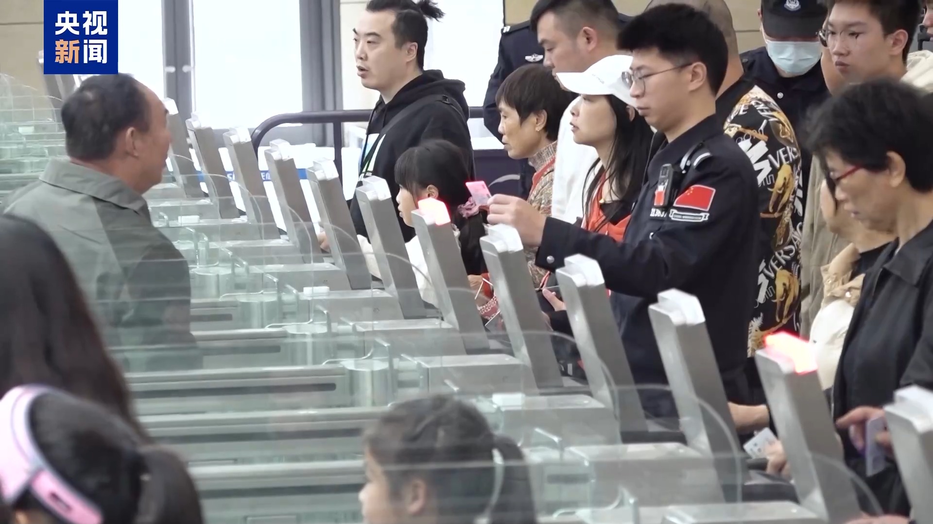 橫琴赴澳門旅游“一簽多行”實施首月 超1.6萬人次使用新簽注通關(guān)