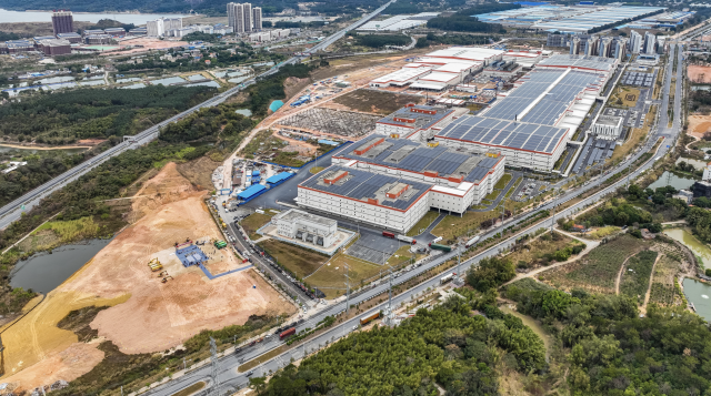 肇慶高新區(qū)舉行2025年第一季度產(chǎn)業(yè)項目集中簽約、動工、投產(chǎn)儀式。王振宇 攝 肇慶高新區(qū)舉行2025年第一季度產(chǎn)業(yè)項目集中簽約、動工、投產(chǎn)儀式。王振宇 攝