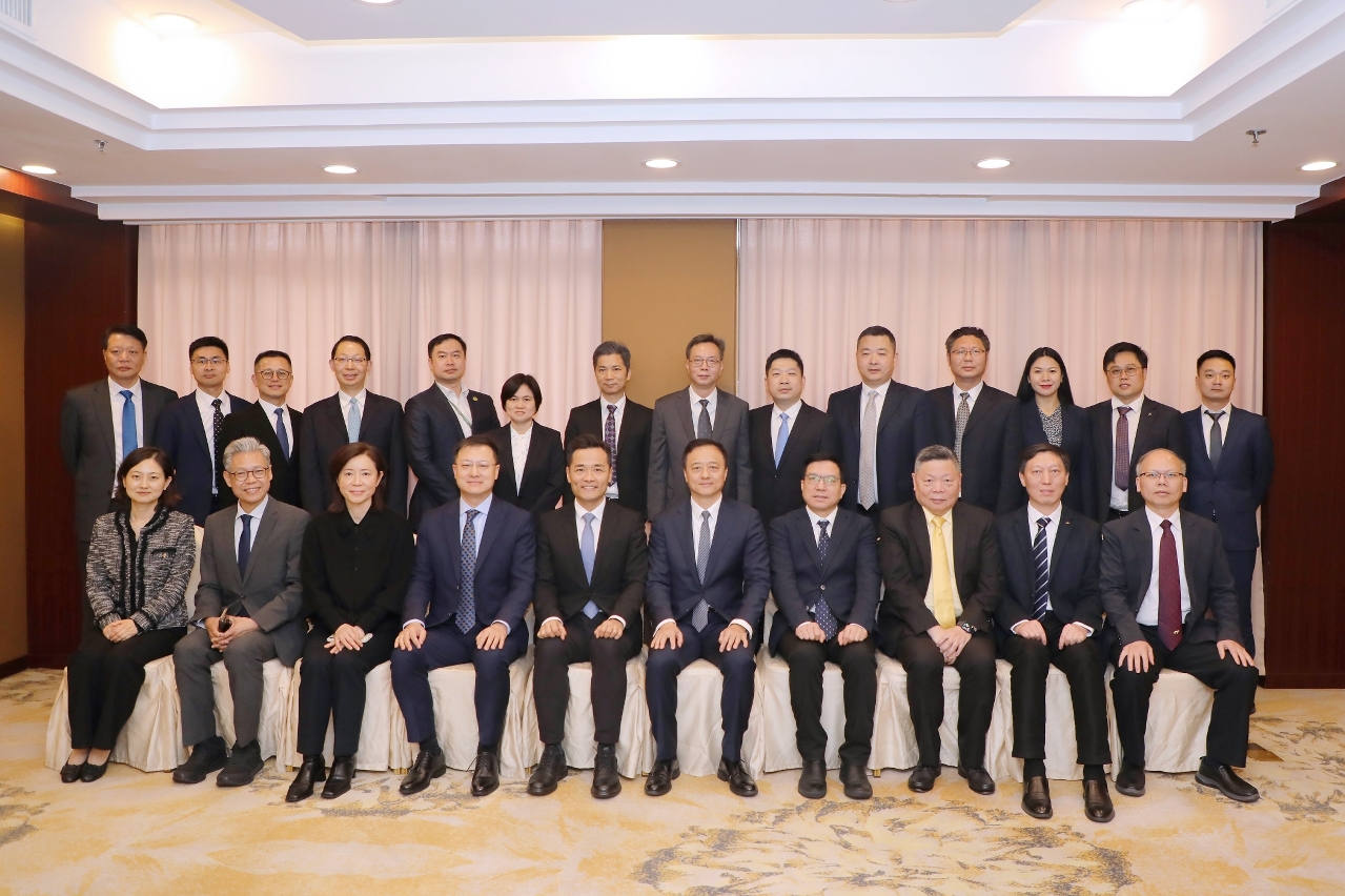 A delega??o reuniu-se com a Comiss?o de Saúde da Província de Guangdong e a Associa??o dos Médicos da Província de Guangdong.
