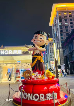 在東莞市區(qū)的大型哪吒手辦。圖源網(wǎng)友Z.7