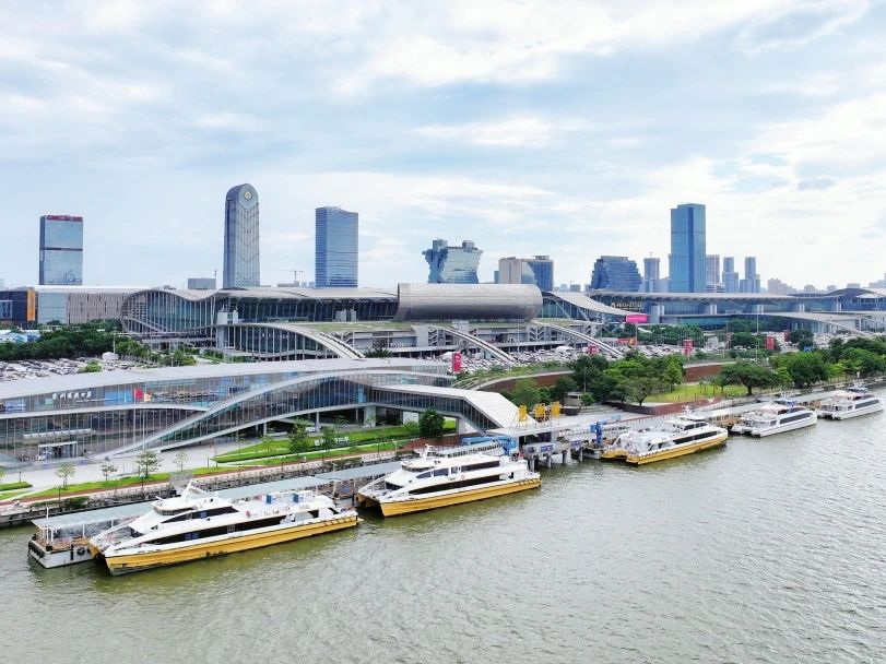 圖為琶洲港澳碼頭。目前乘客經琶洲港澳碼頭前往香港國際機場乘坐飛機離開香港將可享受120港元的離境稅。圖片來源：琶洲港澳口岸微信公眾號。
