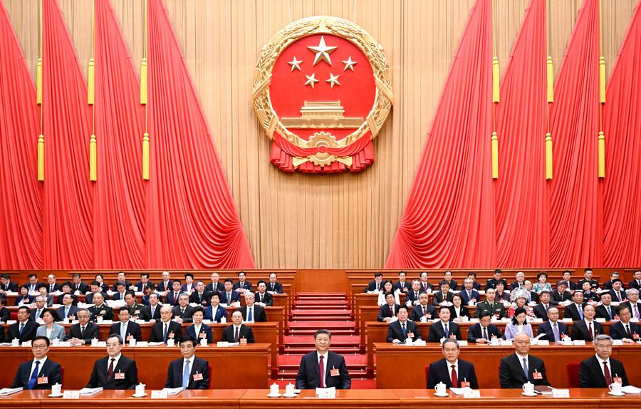 3月5日，第十四屆全國(guó)人民代表大會(huì)第三次會(huì)議在北京人民大會(huì)堂開幕。黨和國(guó)家領(lǐng)導(dǎo)人習(xí)近平、李強(qiáng)、王滬寧、蔡奇、丁薛祥、李希、韓正等出席大會(huì)。新華社記者 李學(xué)仁 攝