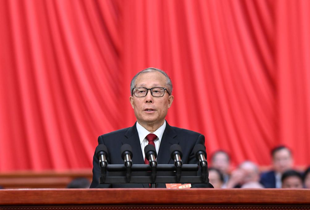 3月5日上午，第十四屆全國(guó)人民代表大會(huì)第三次會(huì)議在北京人民大會(huì)堂開幕。受全國(guó)人大常委會(huì)委托，全國(guó)人大常委會(huì)副委員長(zhǎng)李鴻忠作關(guān)于全國(guó)人民代表大會(huì)和地方各級(jí)人民代表大會(huì)代表法修正草案的說(shuō)明。新華社記者 張領(lǐng) 攝