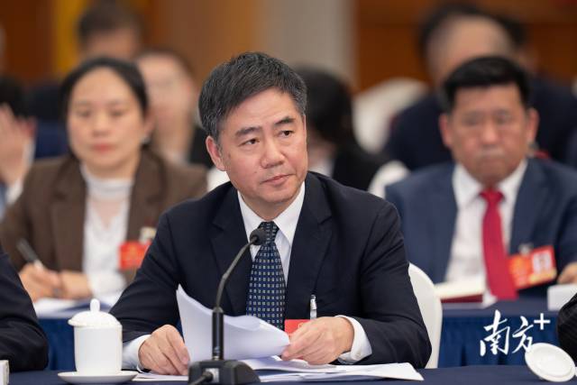 全國(guó)人大代表，中國(guó)科學(xué)院廣州分院分黨組書記、院長(zhǎng)陳廣浩：讓科技成果從“書架”加速走向“貨架”