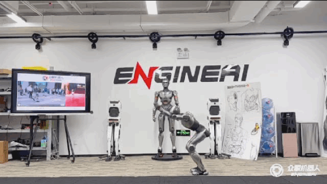 眾擎——全球最先成功完成前空翻的人形機器人。