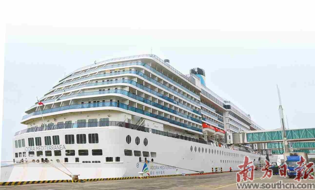 ?？吭趶V州南沙國際郵輪母港的愛達(dá)·地中海號郵輪。南方日報(bào)記者 梁文祥 攝