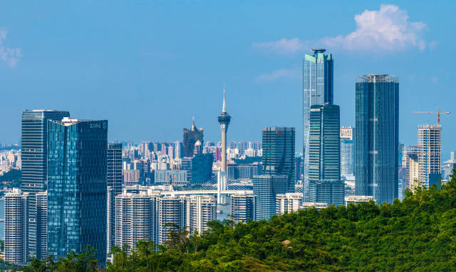 “澳門+橫琴”新定位被擺在更顯著位置。圖為俯瞰琴澳地標(biāo)建筑。