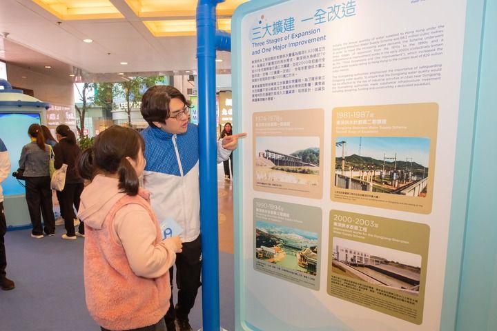 香港特別行政區(qū)政府水務(wù)署以“一脈相連 飲水思源”為主題，在香港銅鑼灣時代廣場啟動“東江水供港60周年”專題巡回展覽。這是展覽現(xiàn)場（2025年1月11日攝）。新華社發(fā)（香港特別行政區(qū)政府水務(wù)署供圖）