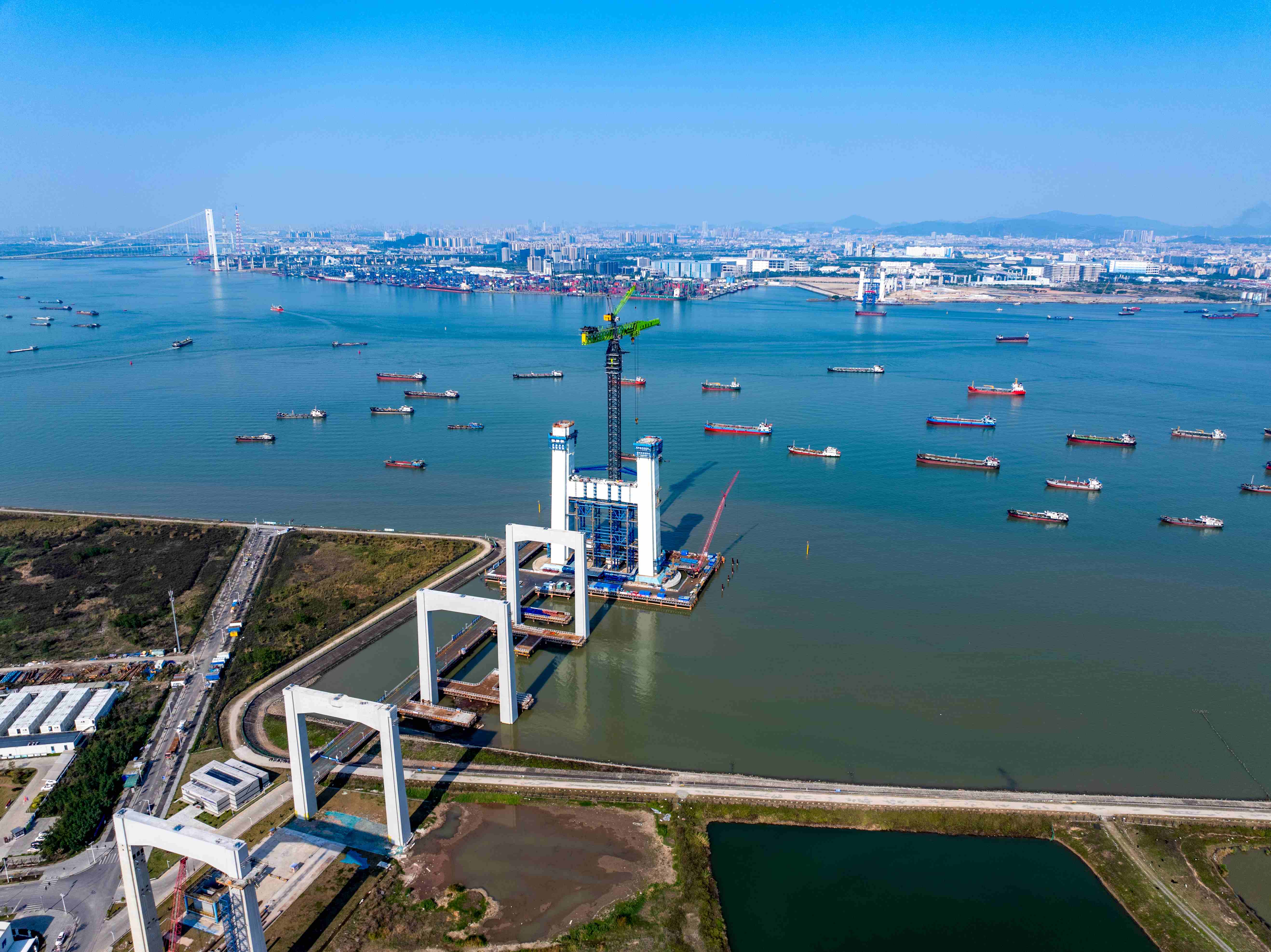 建設(shè)中的獅子洋通道。攝影：馮珠仔