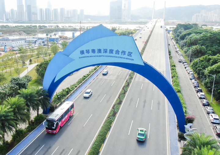 圖為橫琴粵澳深度合作區(qū)標(biāo)志（2024年11月26日攝，無人機(jī)照片）。記者 鄧華 攝