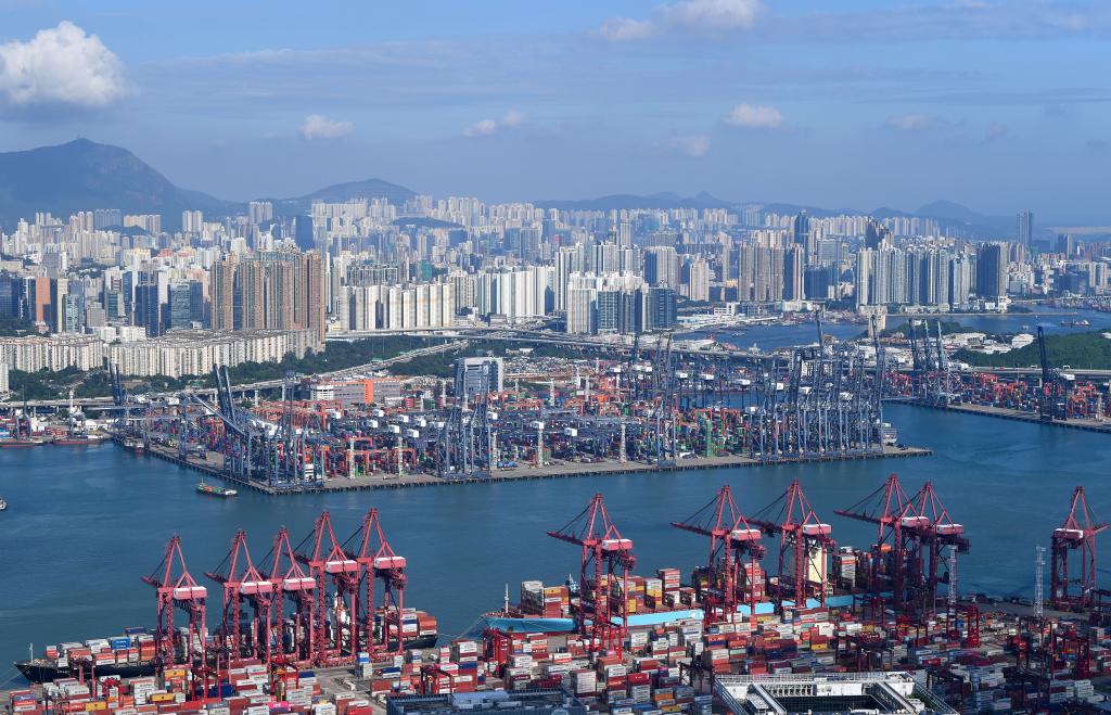 這是2024年9月17日拍攝的香港貨柜碼頭。新華社記者 陳鐸 攝