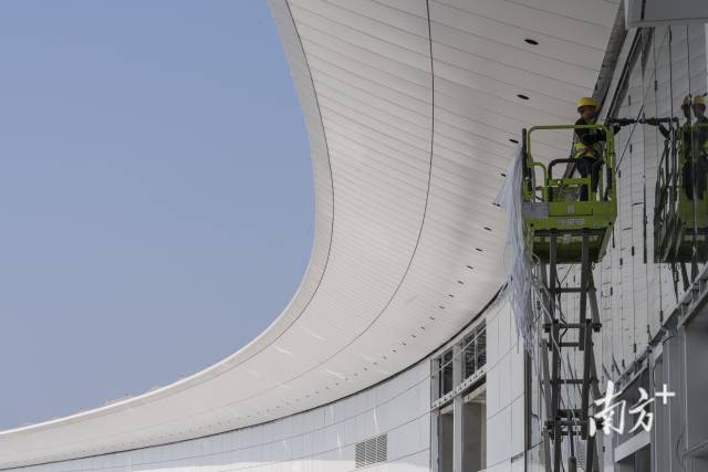 在廣州白云國際機(jī)場三期擴(kuò)建工程現(xiàn)場