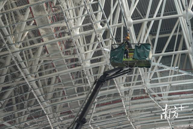 在廣州白云國際機(jī)場三期擴(kuò)建工程現(xiàn)場