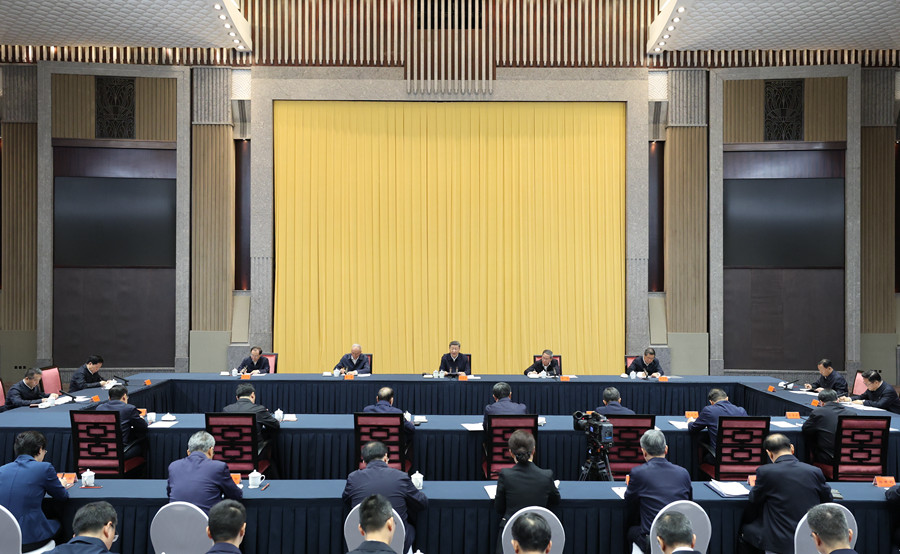 4月30日上午，中共中央总书记、国家主席、中央军委主席习近平在上海主持召开部分省区市“十五五”时期经济社会发展座谈会并发表重要讲话。新华社记者 丁林 摄