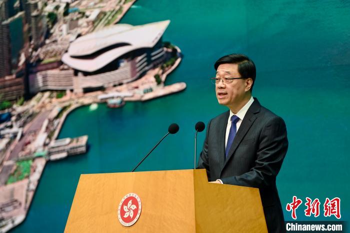 5月27日，香港特区行政长官李家超出席行政会议前会见媒体。中新社记者李志华摄