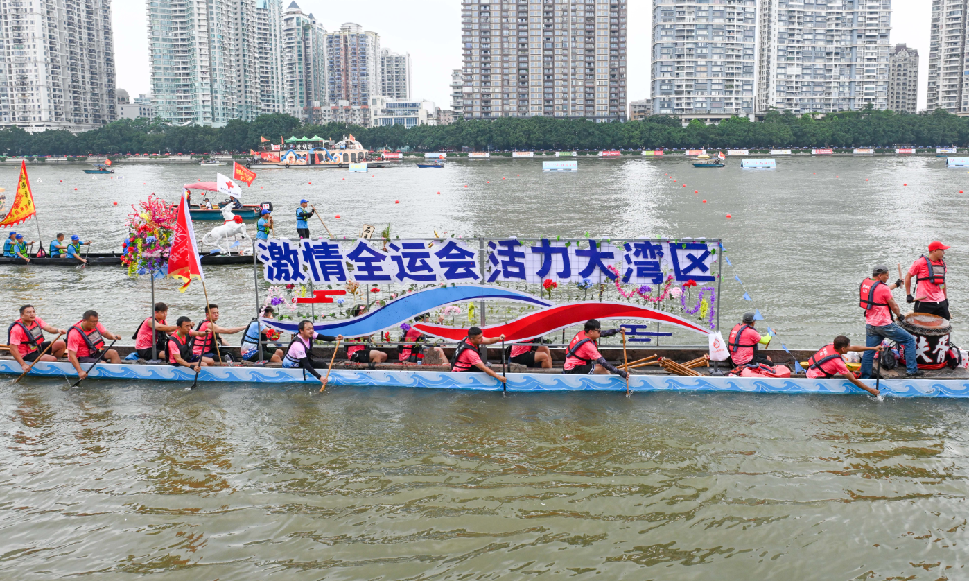 2025年广州国际龙舟邀请赛现场。新华社发