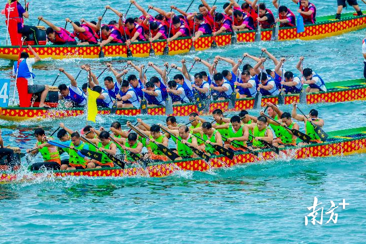 2025粤港澳大湾区（深圳南澳）海上龙舟赛现场。南方+记者 朱洪波 郑伊灵 摄