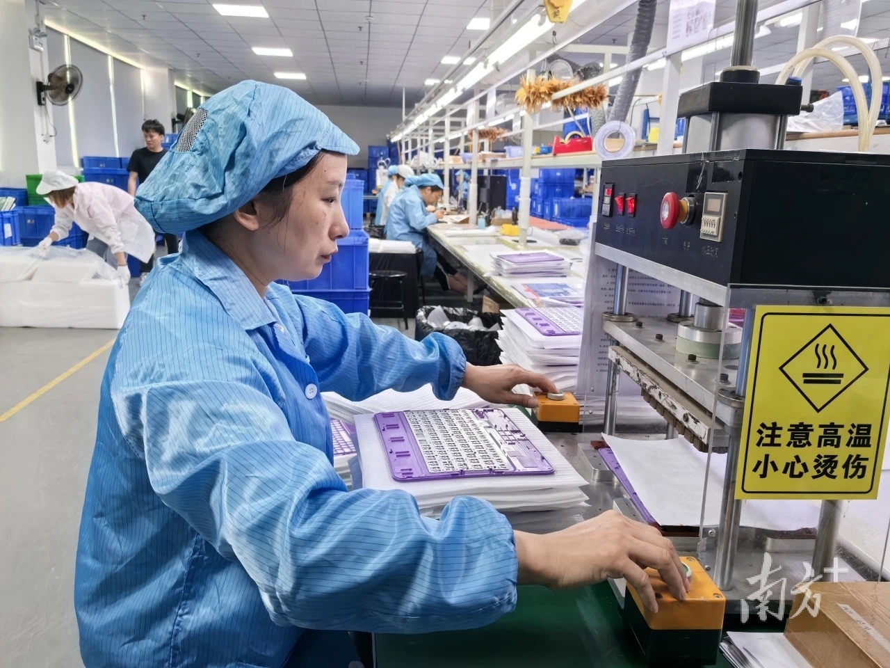 华南英才科技位于深圳龙岗区平湖街道的生产线。受访者供图