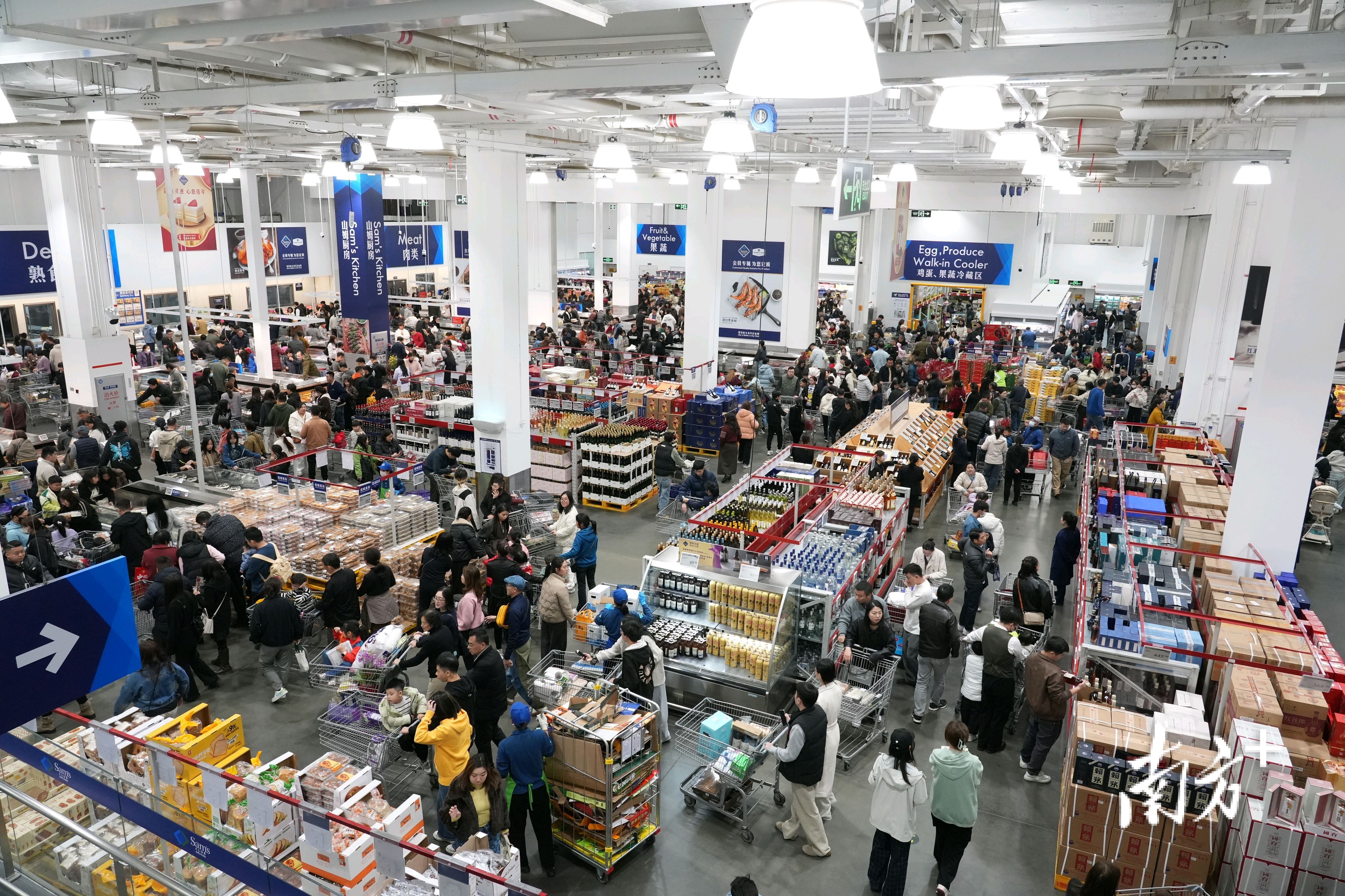 山姆会员商店不仅有珠海本地及周边城市如中山、江门的消费者，还有来自澳门、香港的顾客。